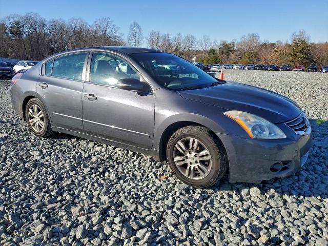 Nissan Altima Base Image 12