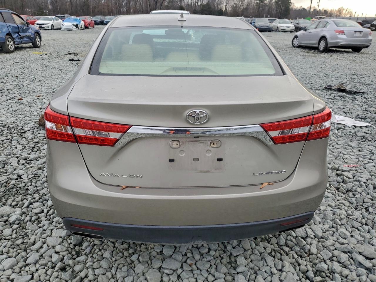 Toyota Avalon Base Image 9