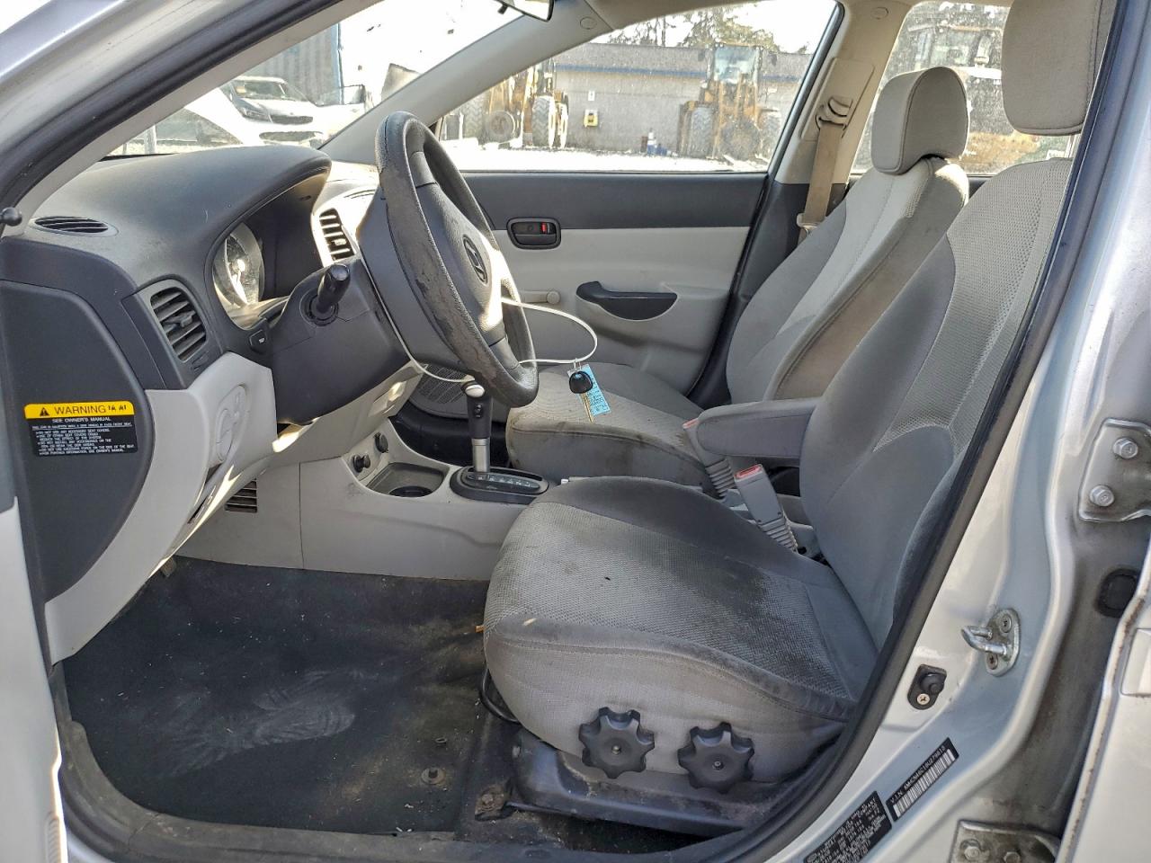 Hyundai ACCENT Gls Image 11