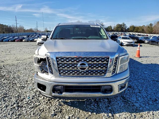 Nissan Titan Sv Image 9