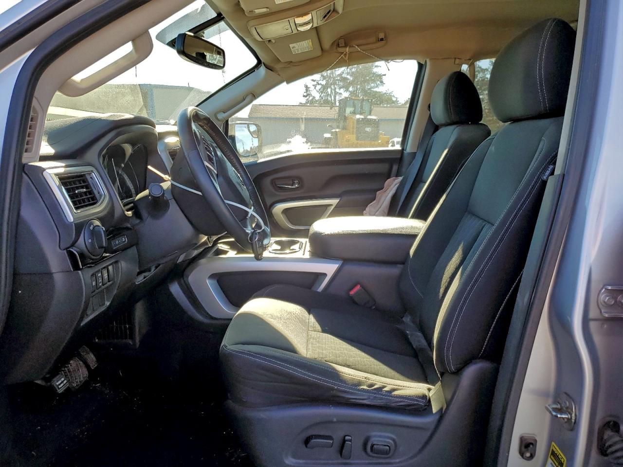 Nissan Titan Sv Image 6