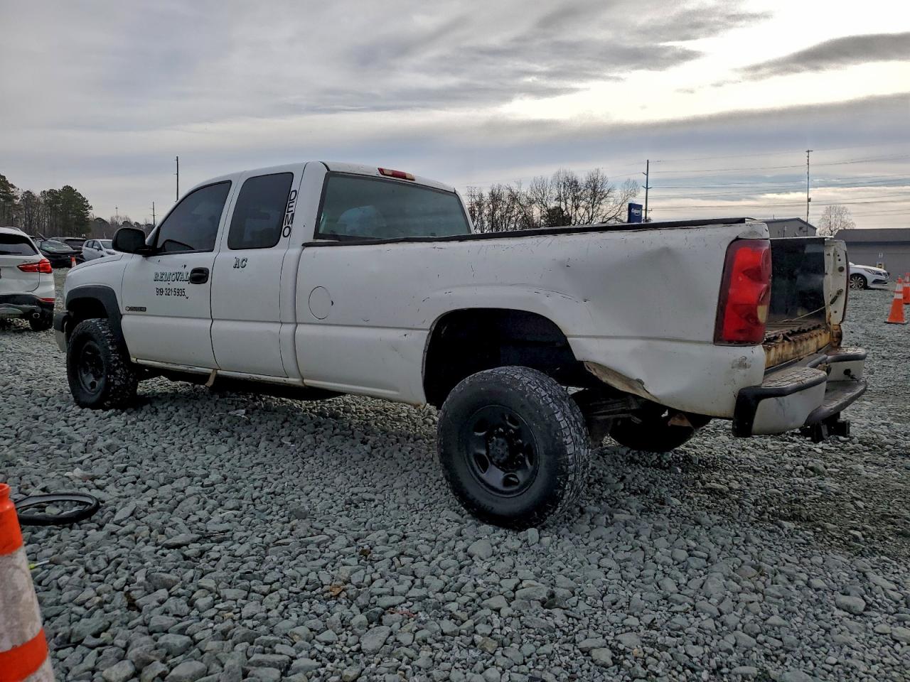Chevrolet Silverado C2500 Heavy Duty Image 2