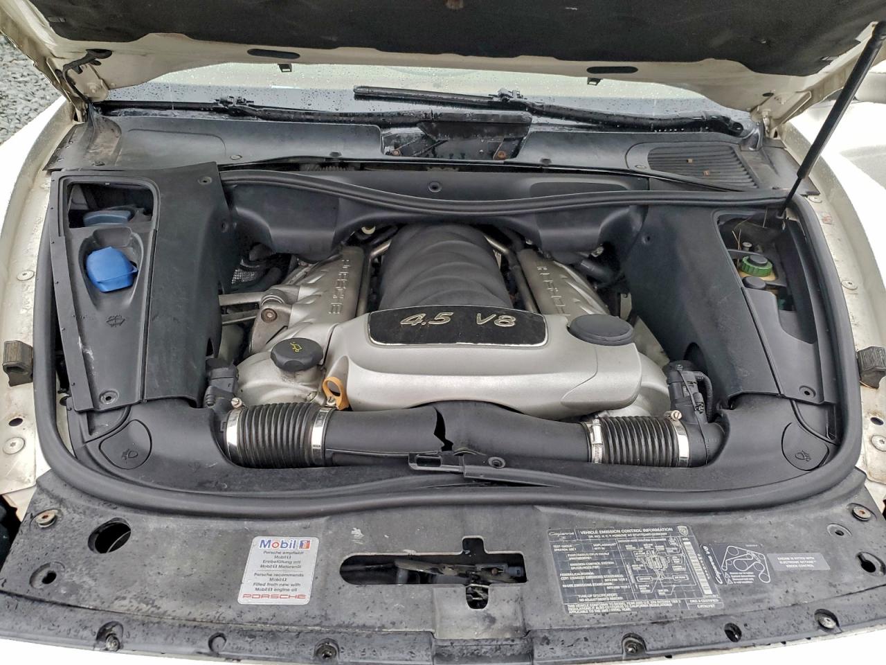 Porsche Cayenne S Image 9