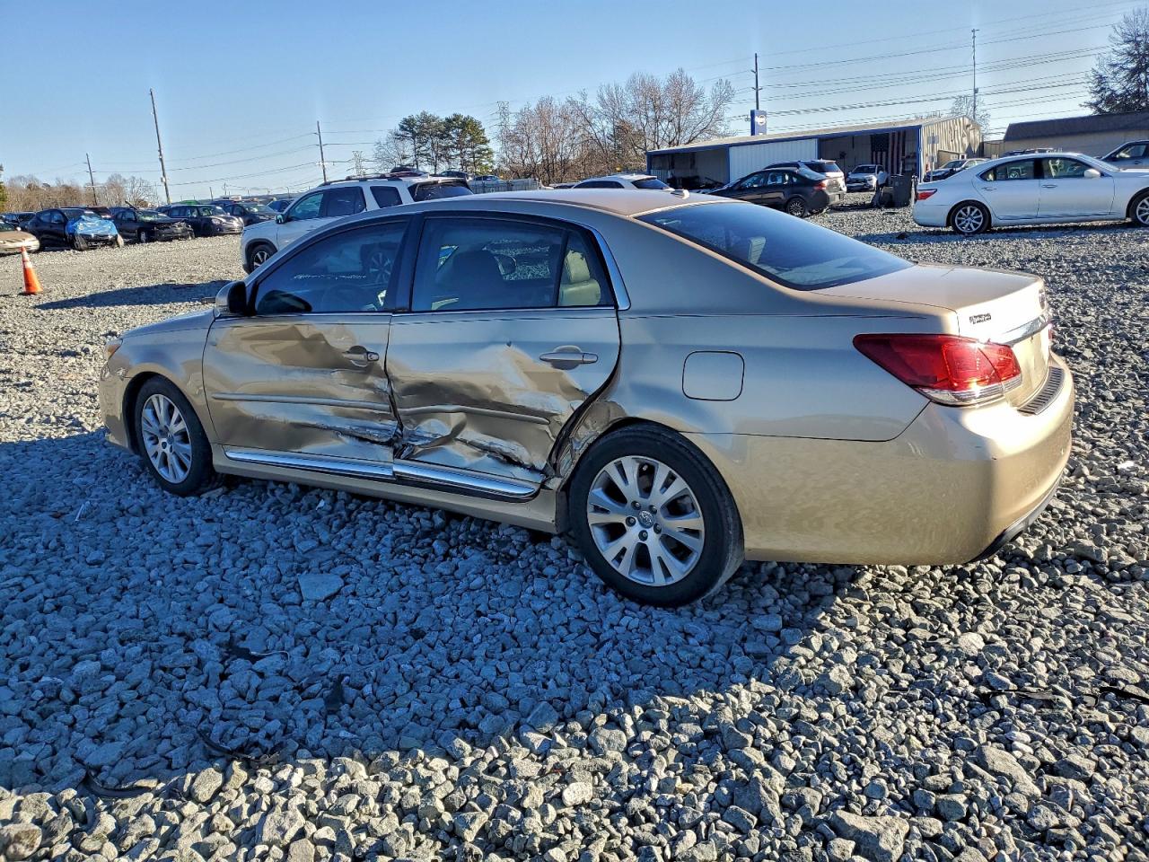 Toyota Avalon Base Image 11