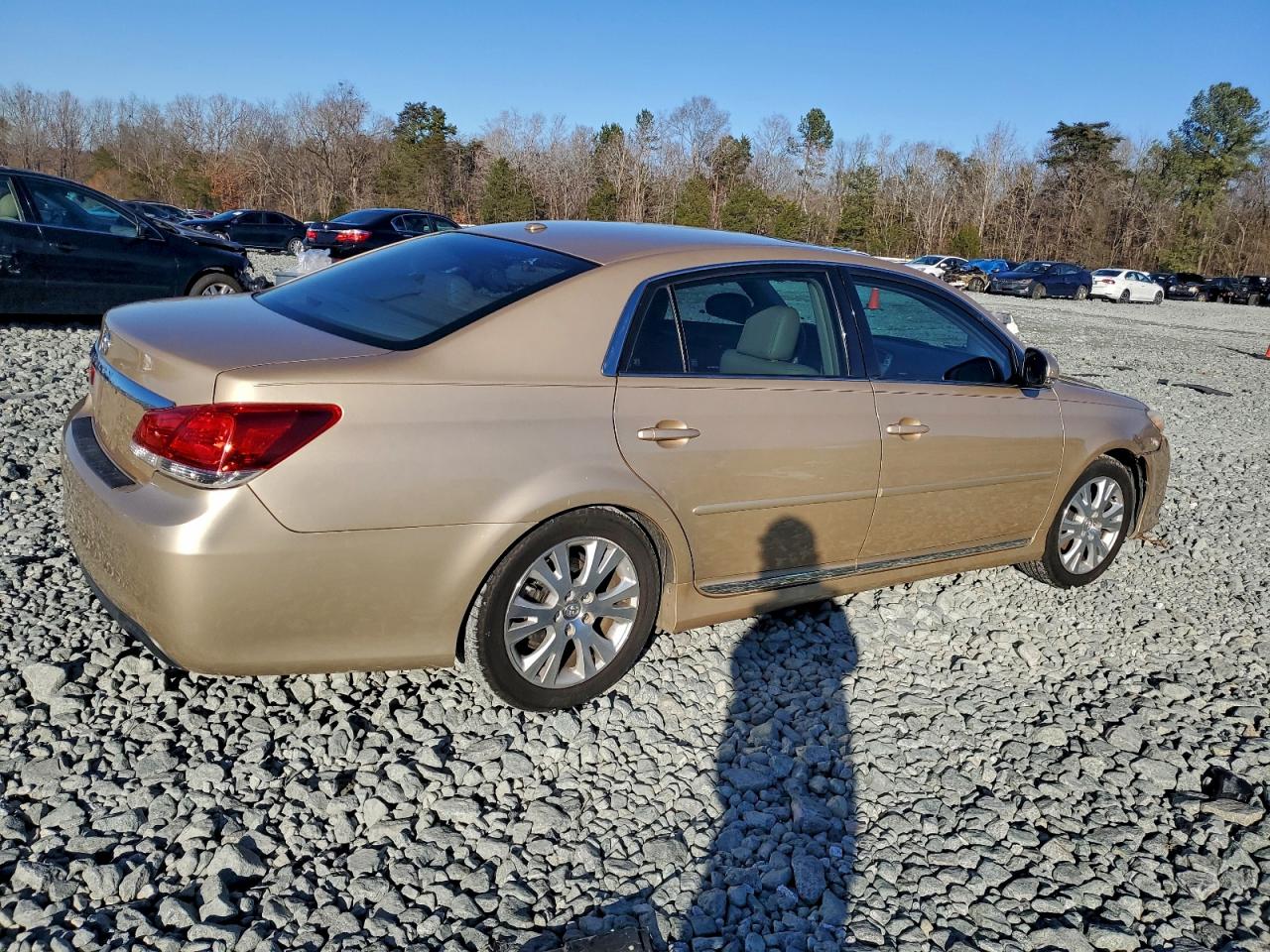 Toyota Avalon Base Image 7