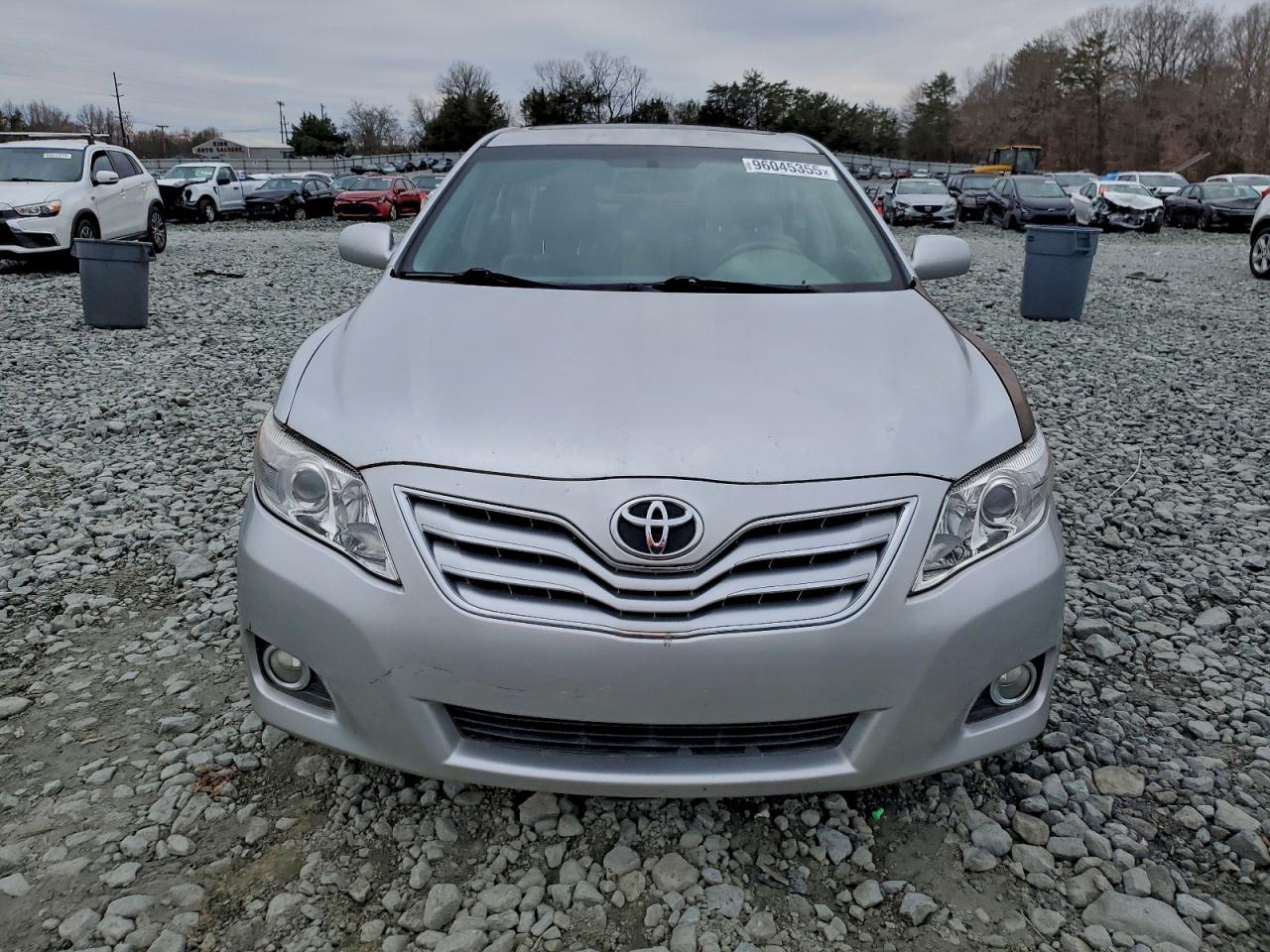 Toyota Camry Se Image 2