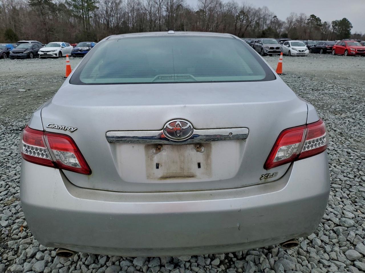 Toyota Camry Se Image 5