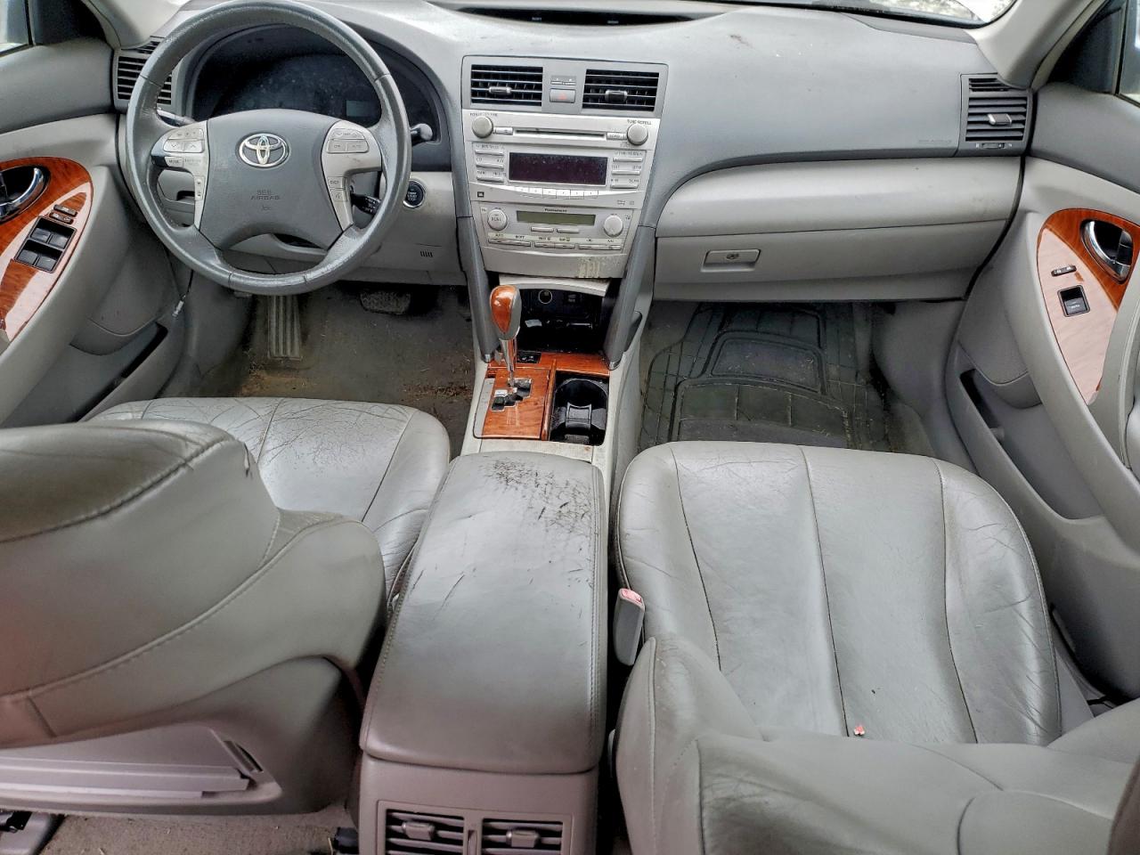 Toyota Camry Se Image 6