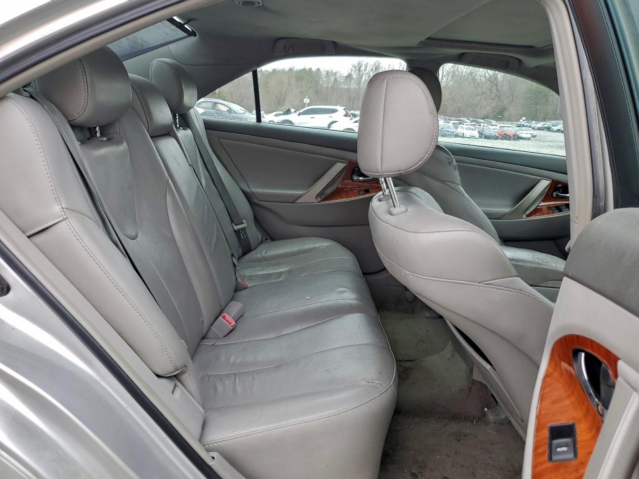 Toyota Camry Se Image 9