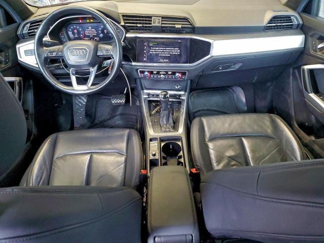 Audi Q3 Premium Image 3