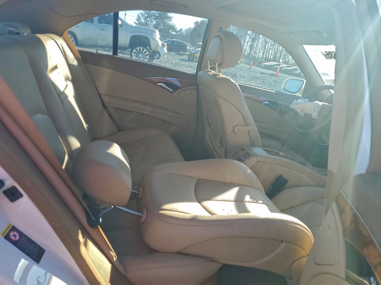 Mercedes-Benz E-Class 350 Image 9