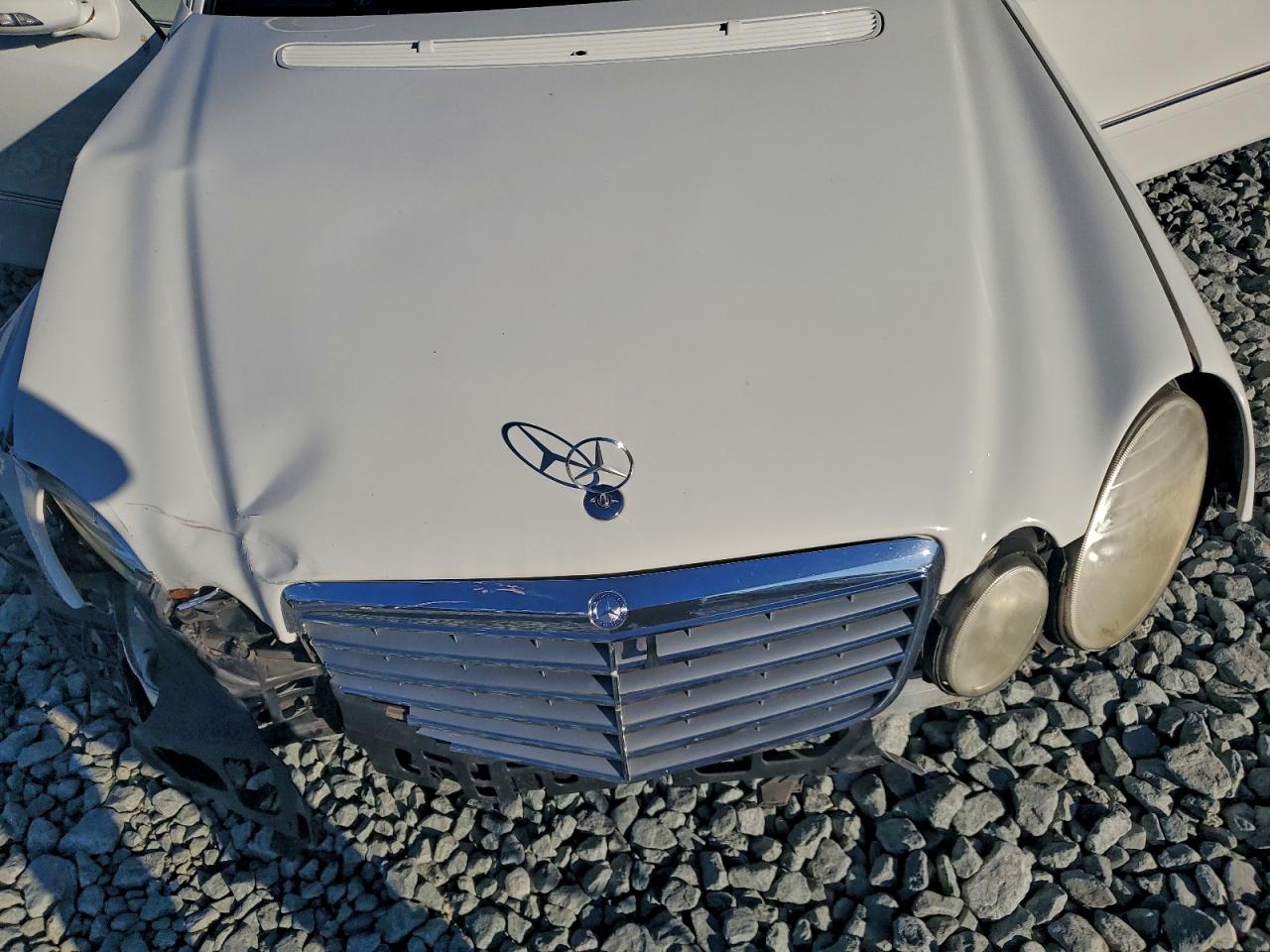 Mercedes-Benz E-Class 350 Image 11