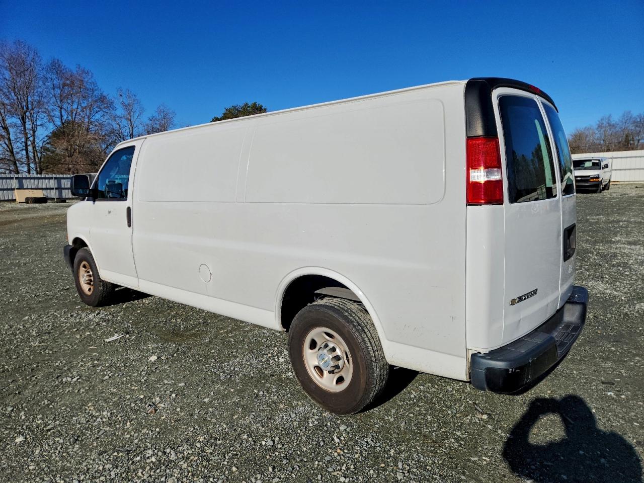 Chevrolet Express Image 3
