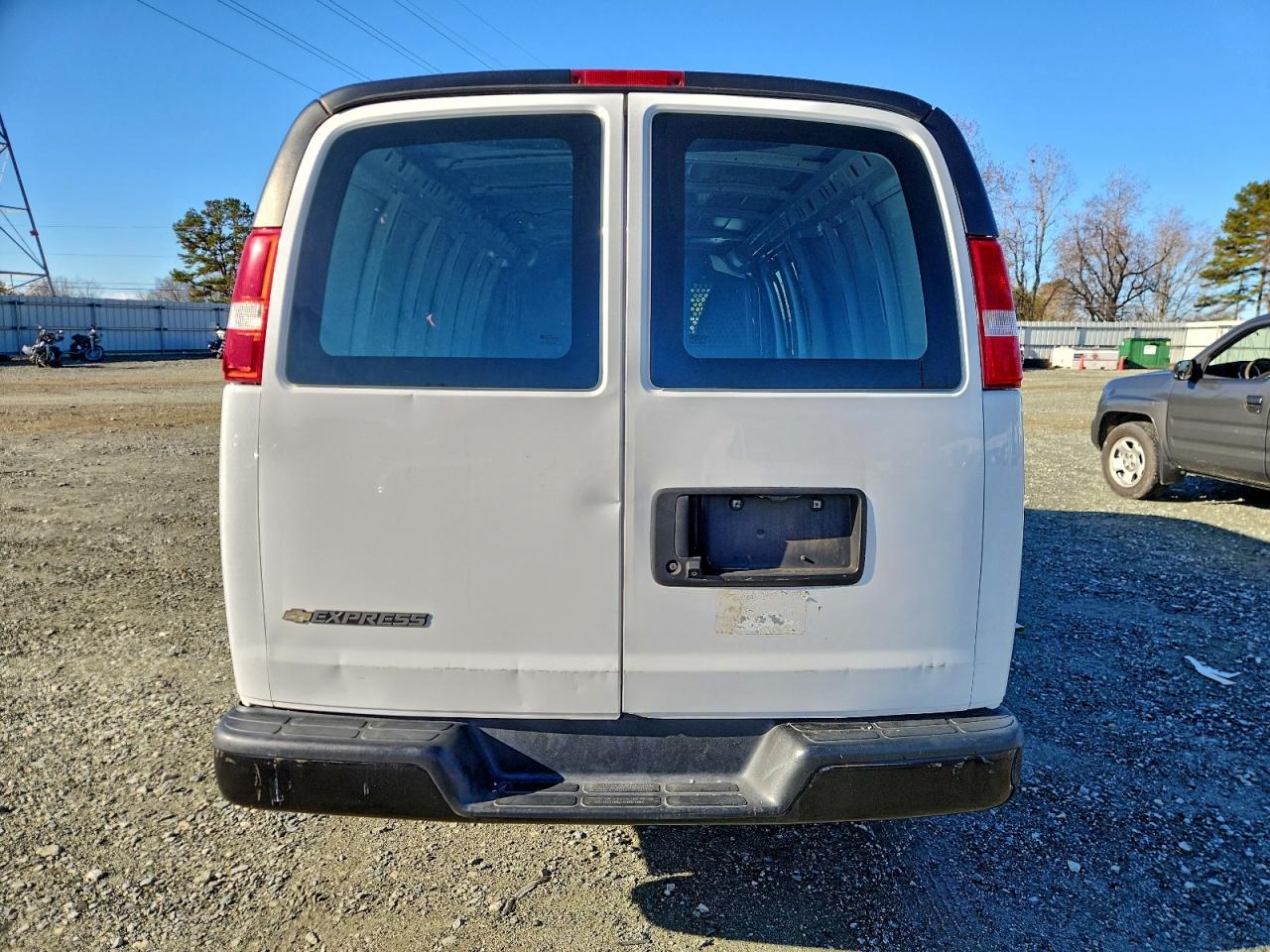 Chevrolet Express Image 4