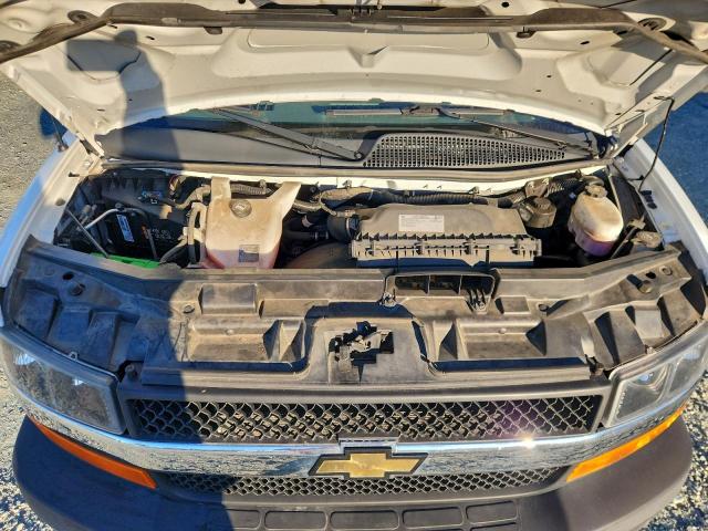 Chevrolet Express Image 10