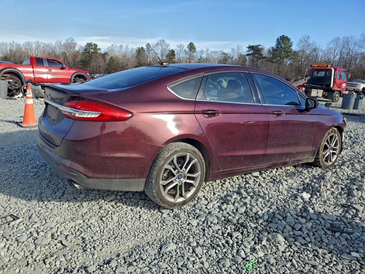 Ford Fusion S Image 4