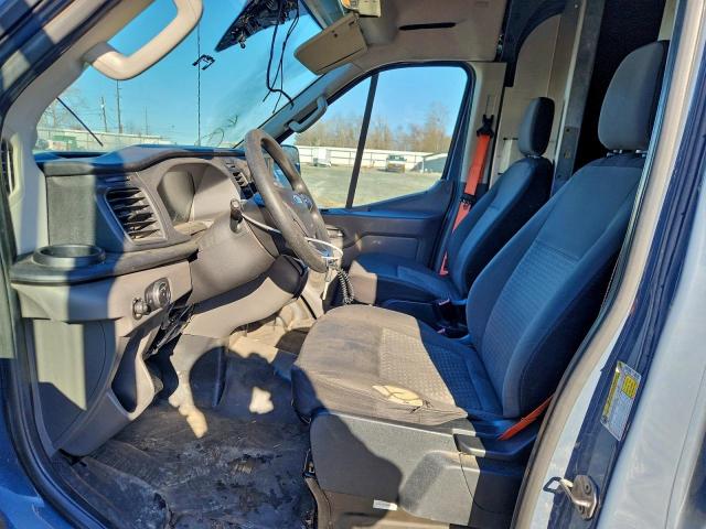 Ford Transit T-250 Image 6