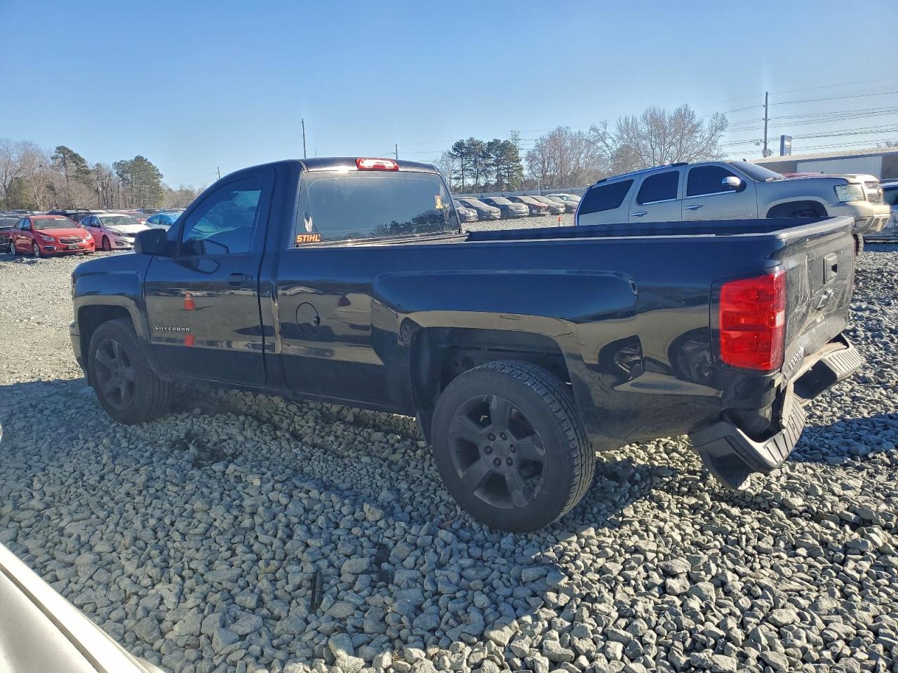 Chevrolet Silverado C1500 Image 2