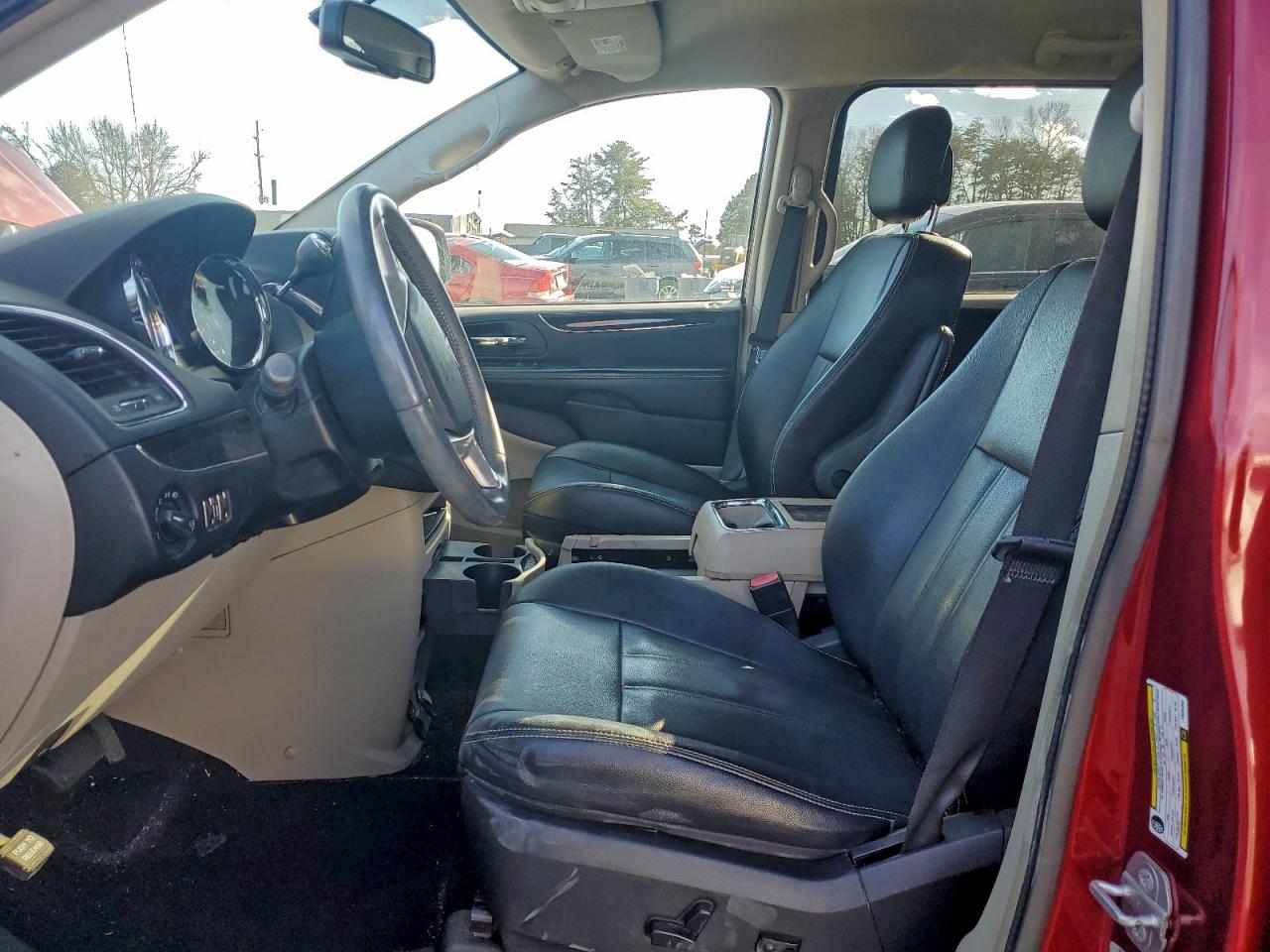 Chrysler Minivan Touring Image 4