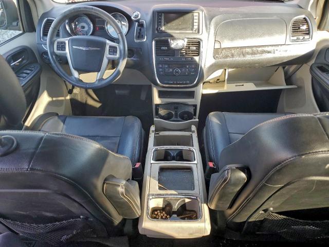 Chrysler Minivan Touring Image 9