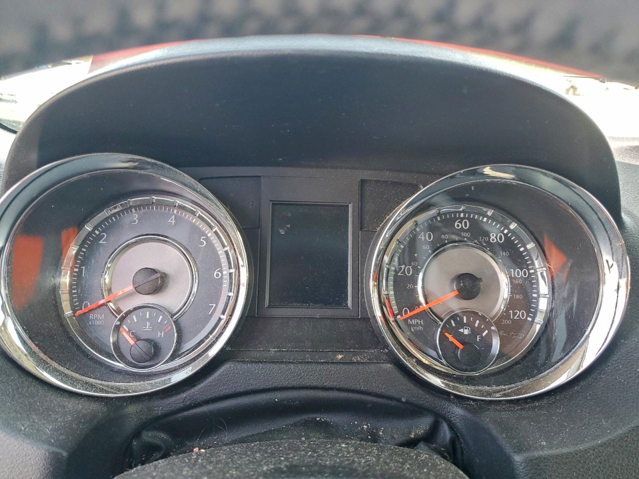 Chrysler Minivan Touring Image 2