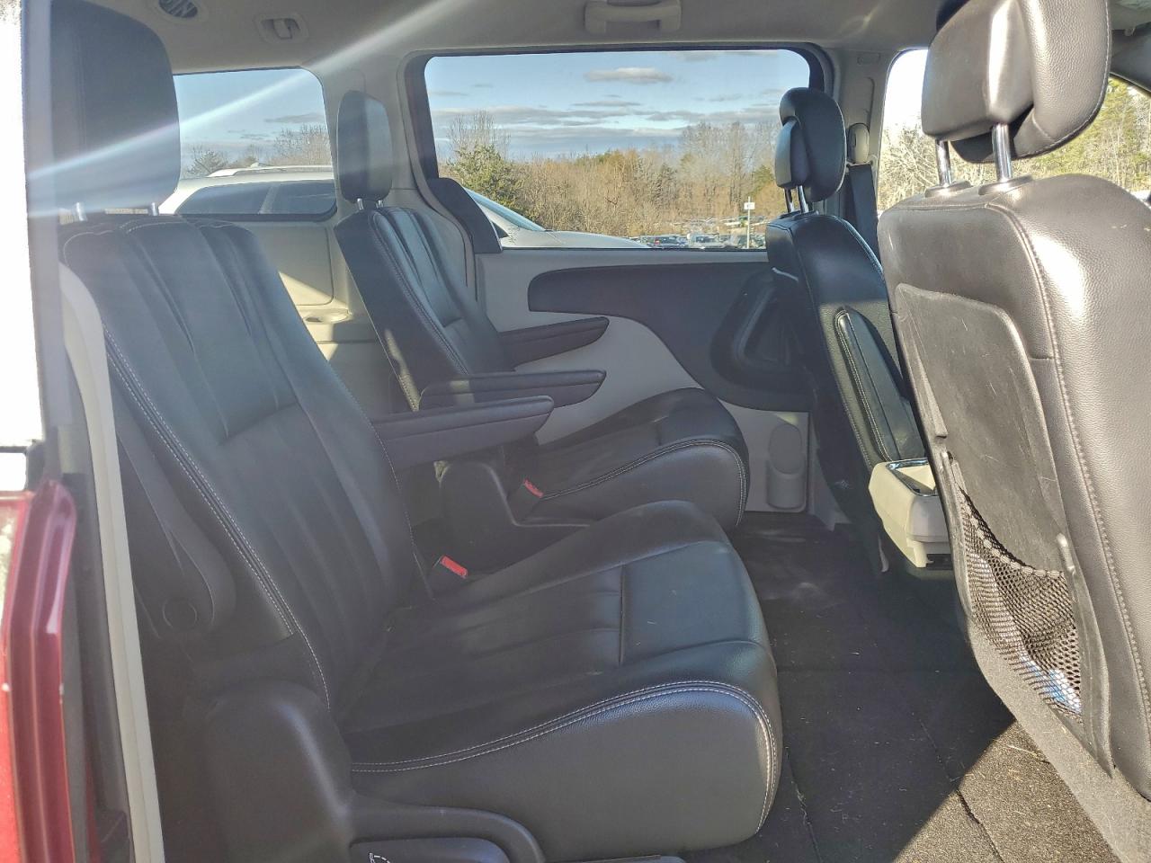 Chrysler Minivan Touring Image 11