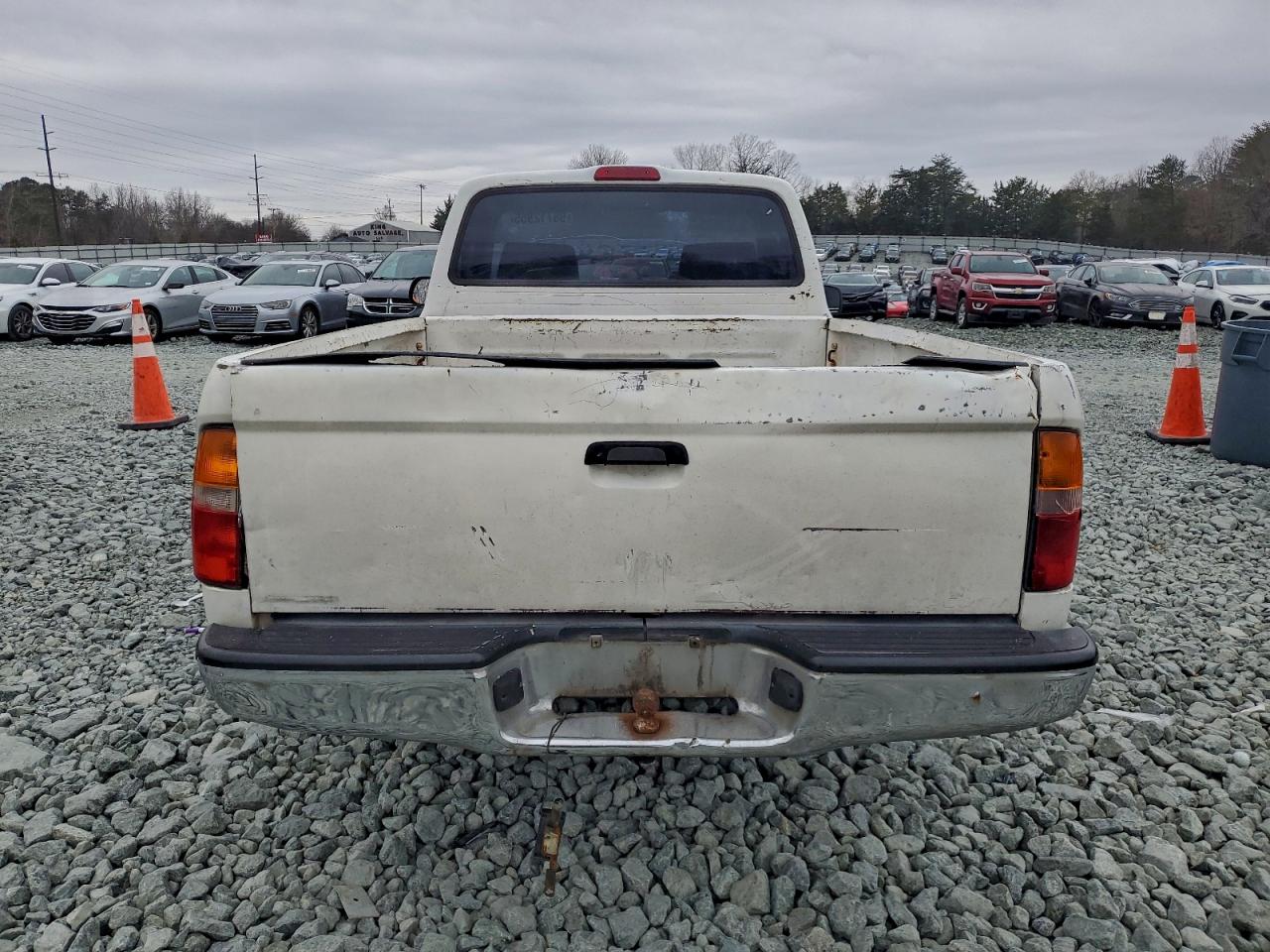 Toyota Tacoma Image 3