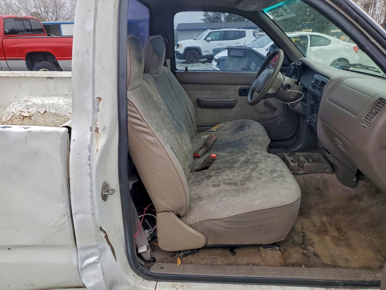 Toyota Tacoma Image 2