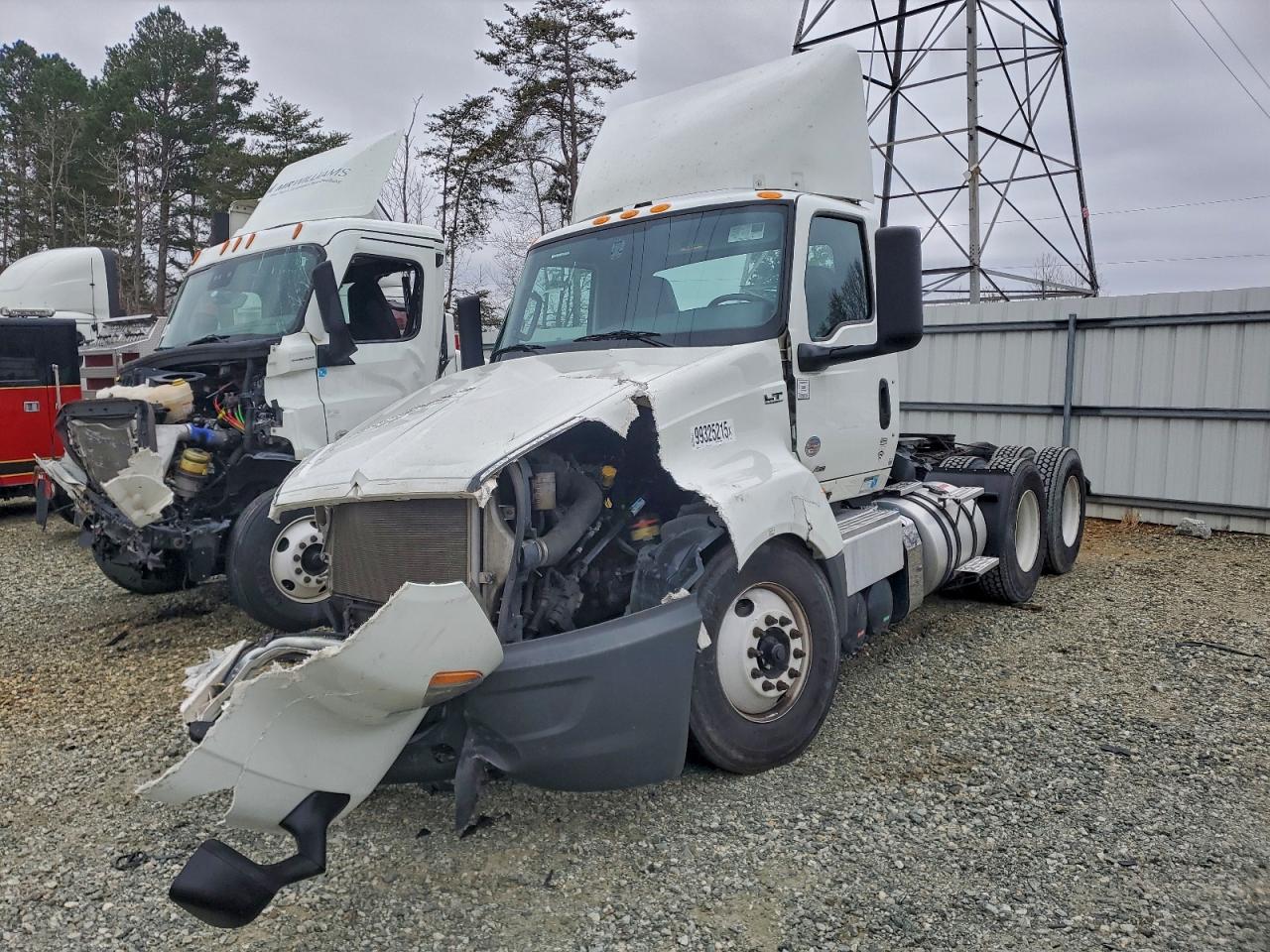 International Lt625 Image 7