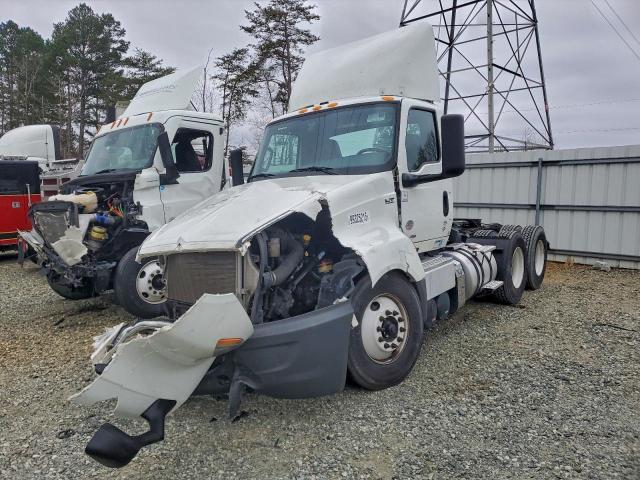 International Lt625 Image 7