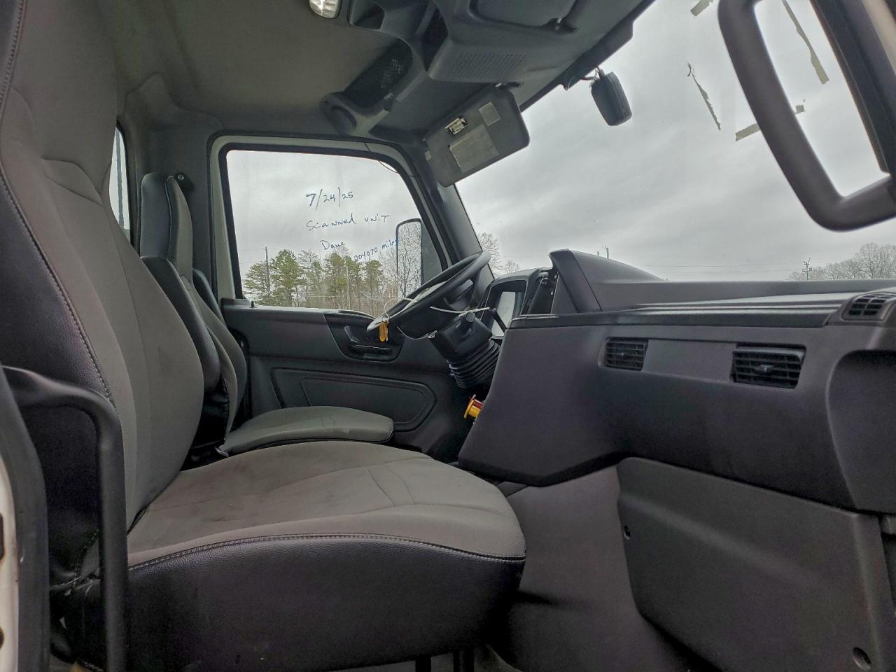 International Lt625 Image 2