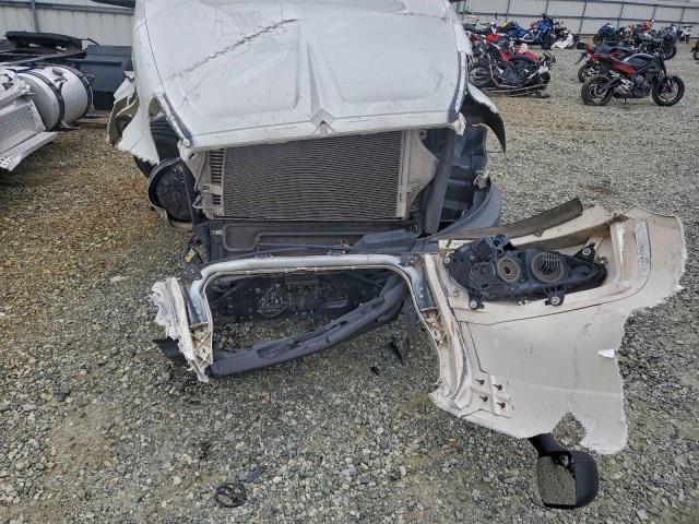 International Lt625 Image 5