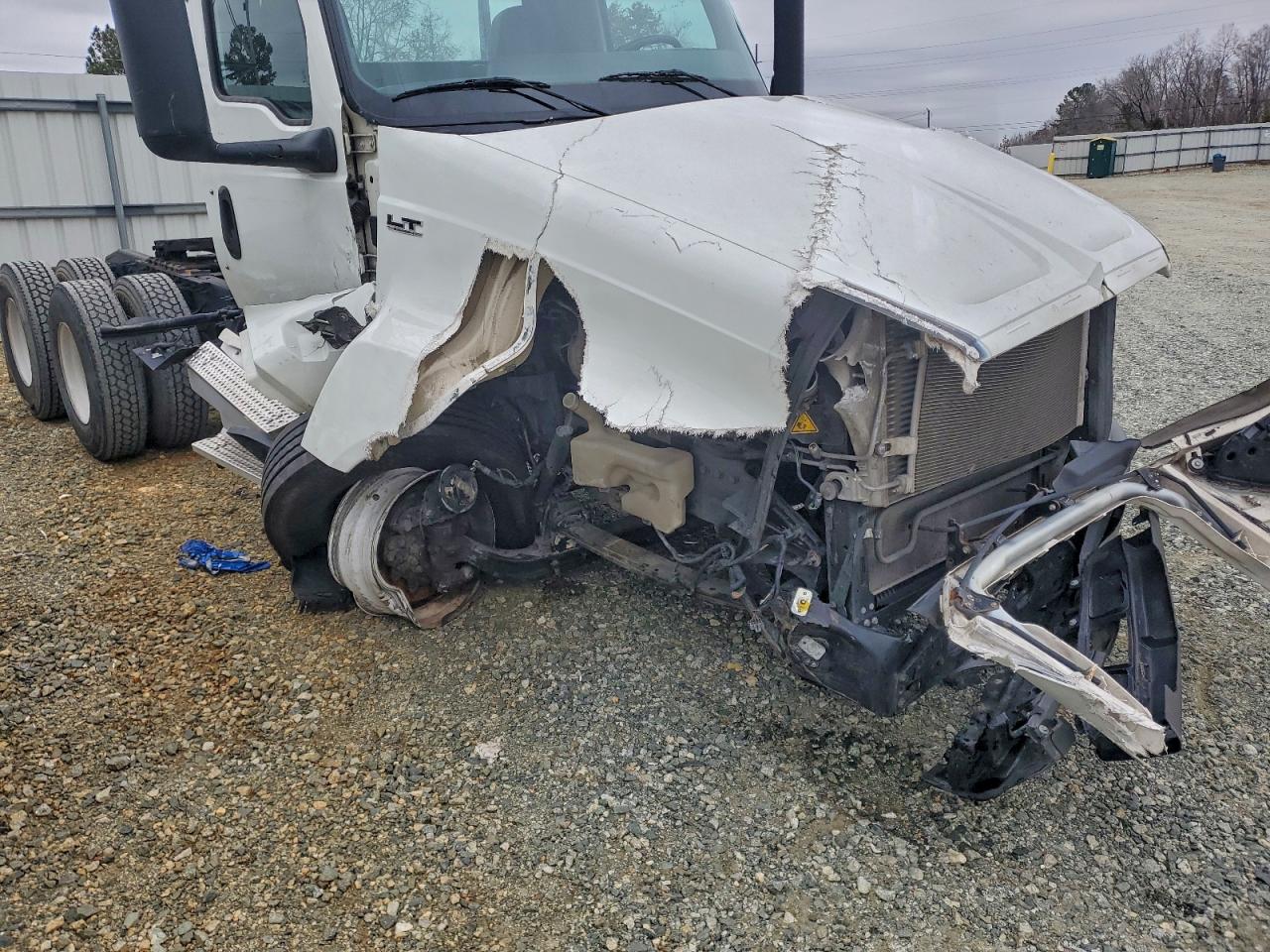 International Lt625 Image 8