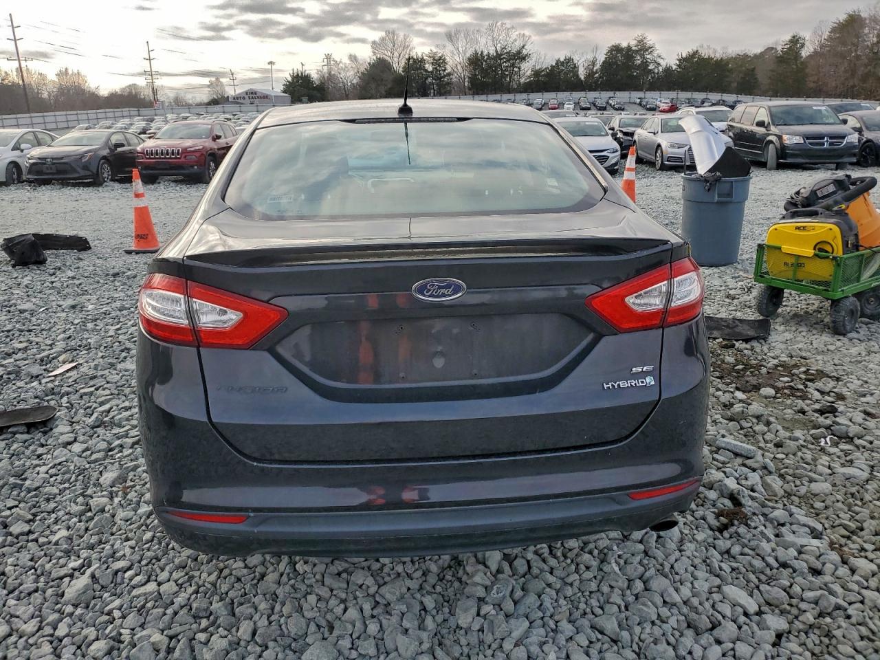 Ford Fusion Se Hybrid Image 10