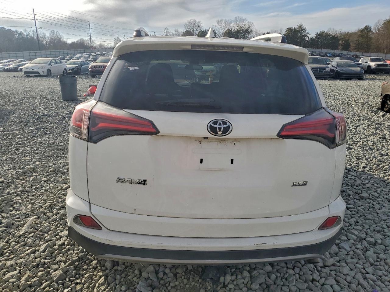 Toyota RAV4 Xle Image 4