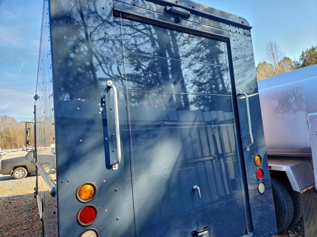 Freightliner Chassis M M Line Walk-in Van Image 3