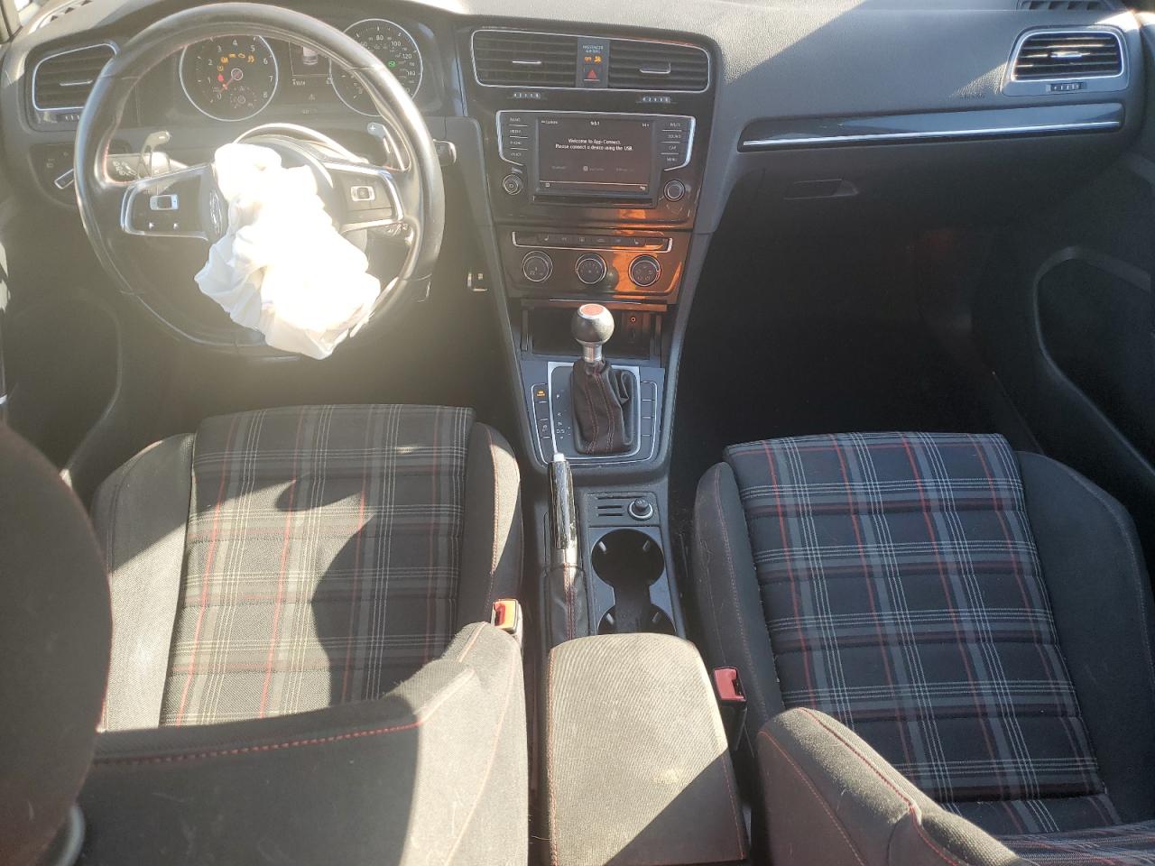 Volkswagen GTI S Image 9