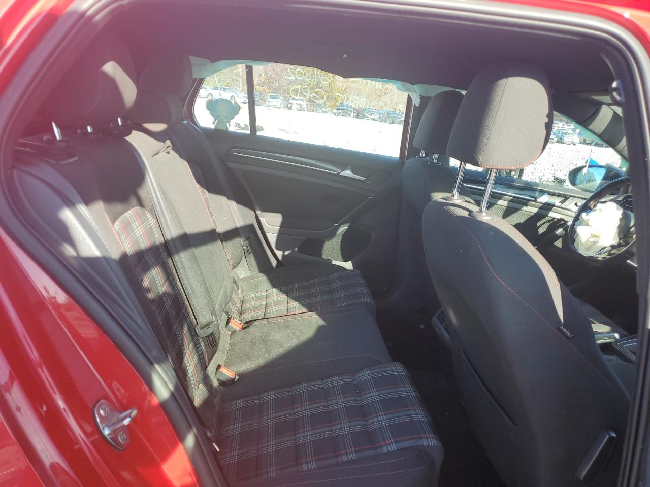 Volkswagen GTI S Image 11