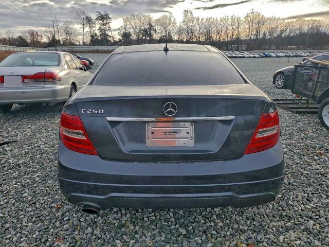 Mercedes-Benz C-Class 250 Image 4