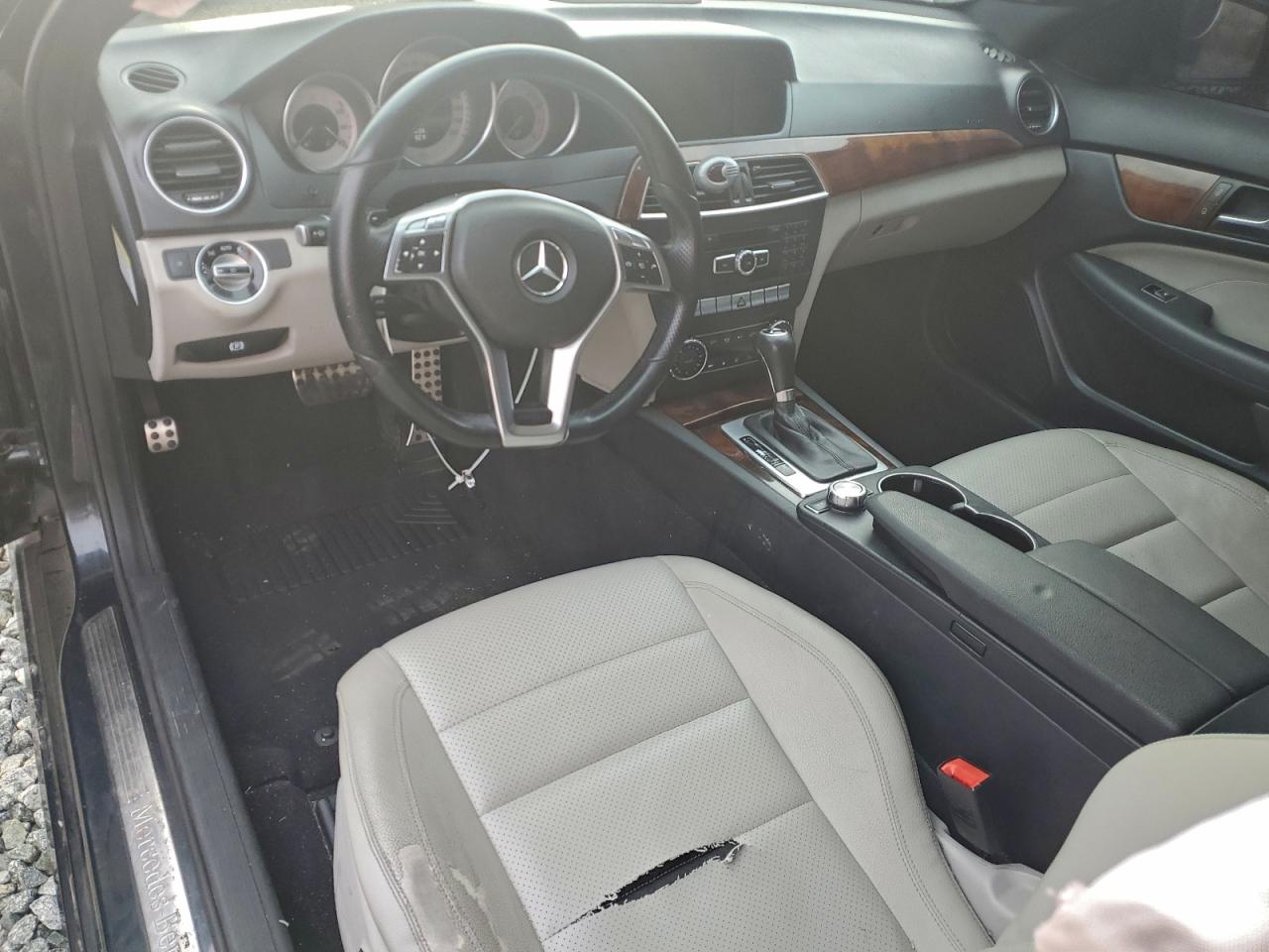 Mercedes-Benz C-Class 250 Image 2