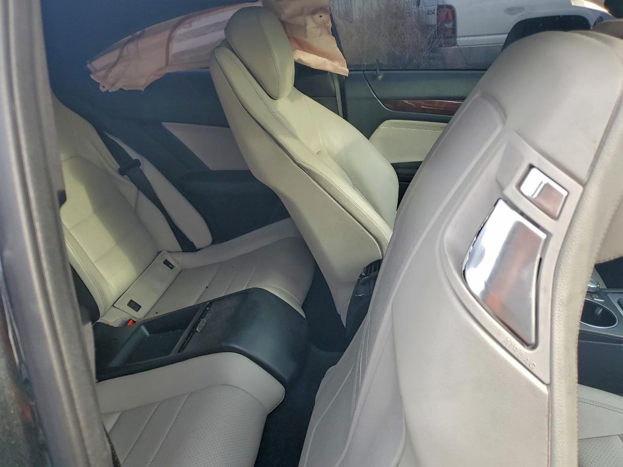 Mercedes-Benz C-Class 250 Image 10