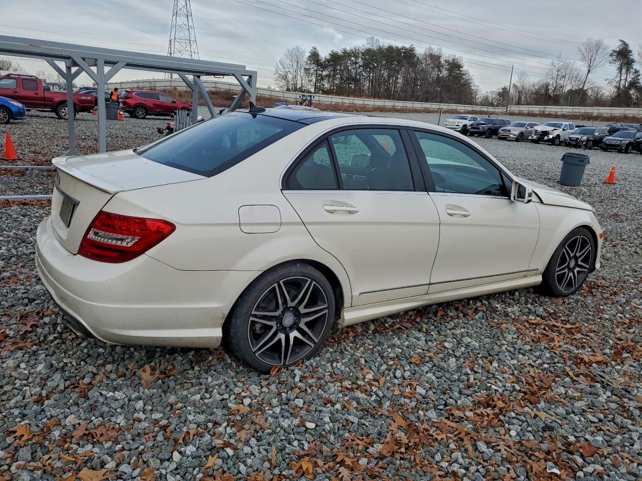 Mercedes-Benz C-Class 350 Image 3