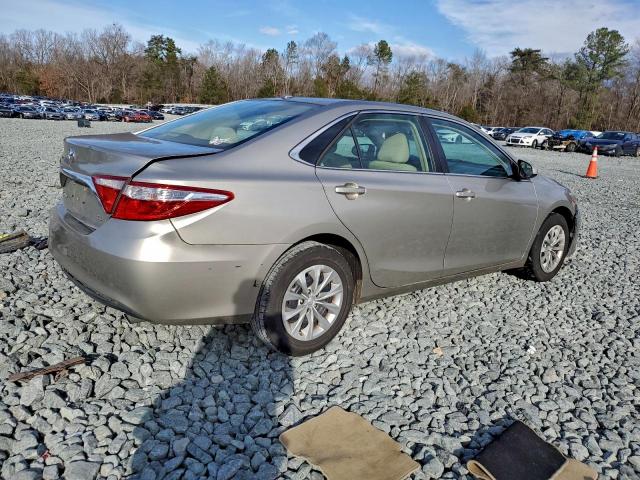Toyota Camry Le Image 6