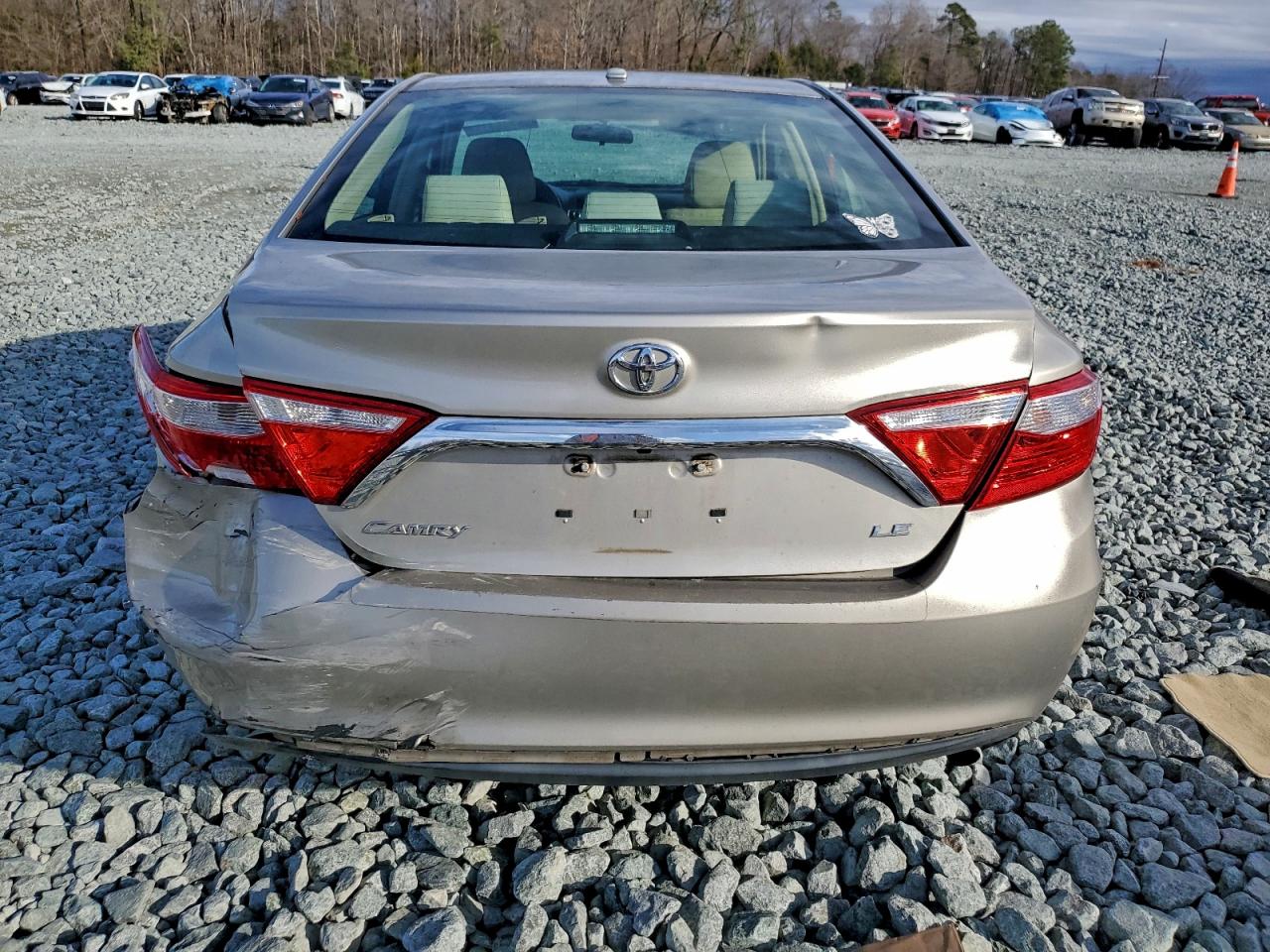 Toyota Camry Le Image 5