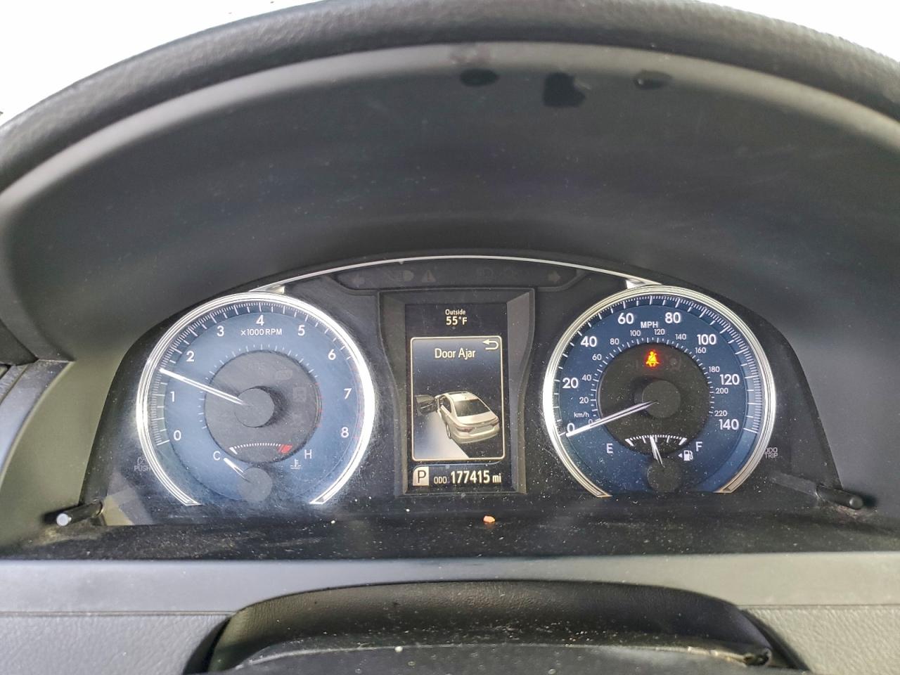 Toyota Camry Le Image 4