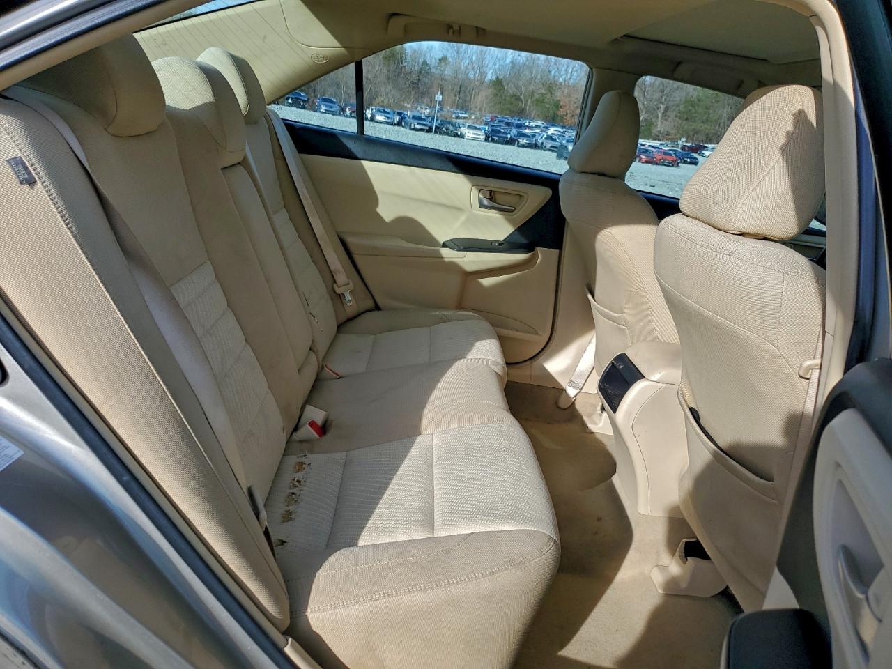 Toyota Camry Le Image 3