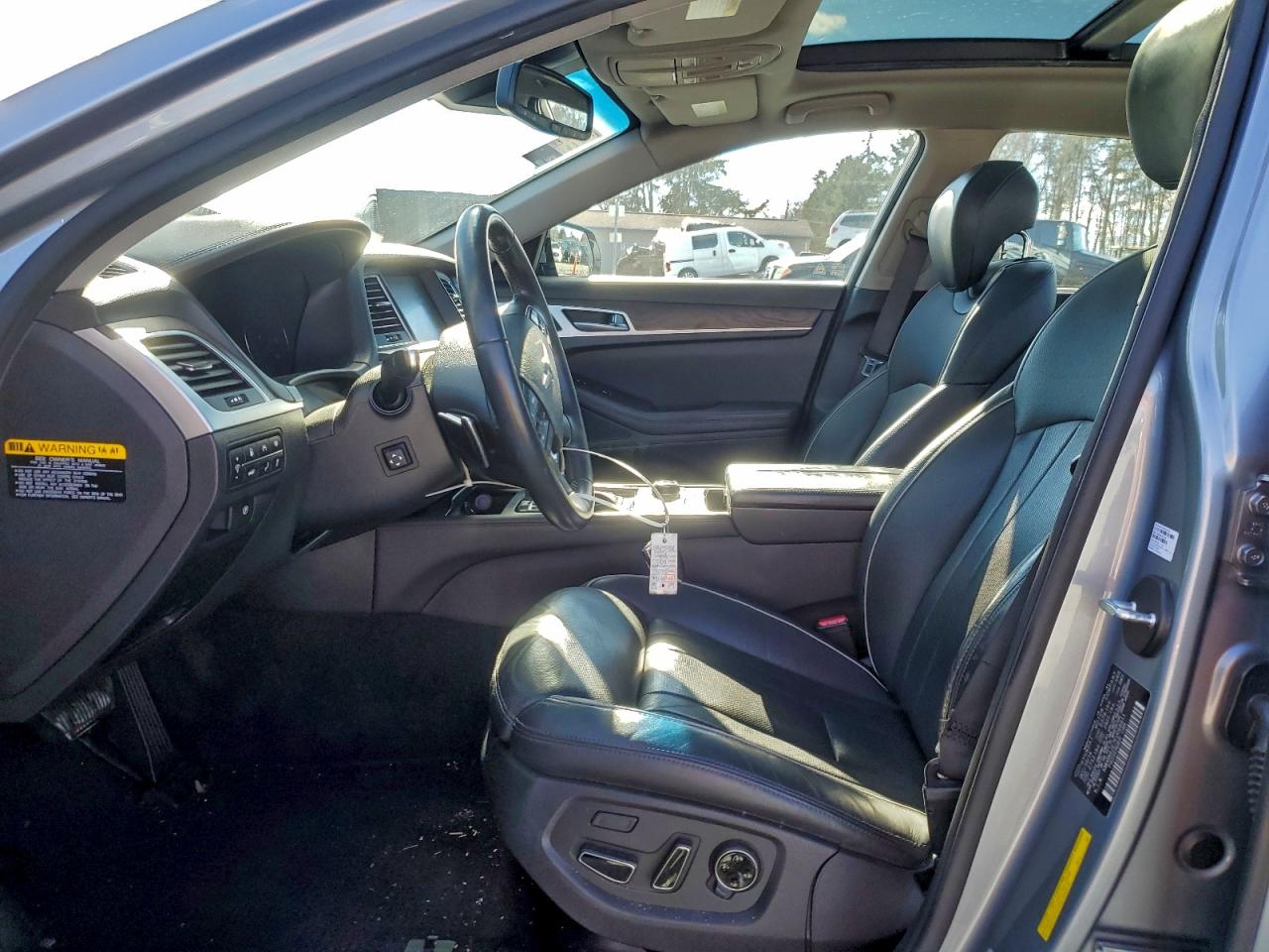 Hyundai Genesis 3.8l Image 12