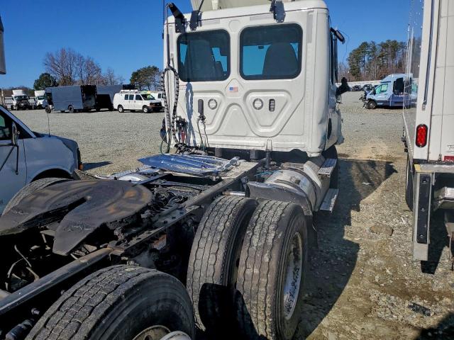 Freightliner Cascadia 1 Image 7